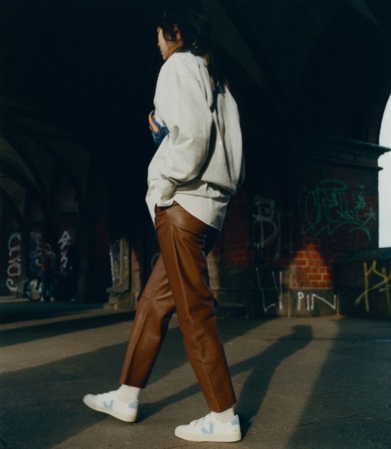 Veja Couro Especial Sem Cromo Aço Branco