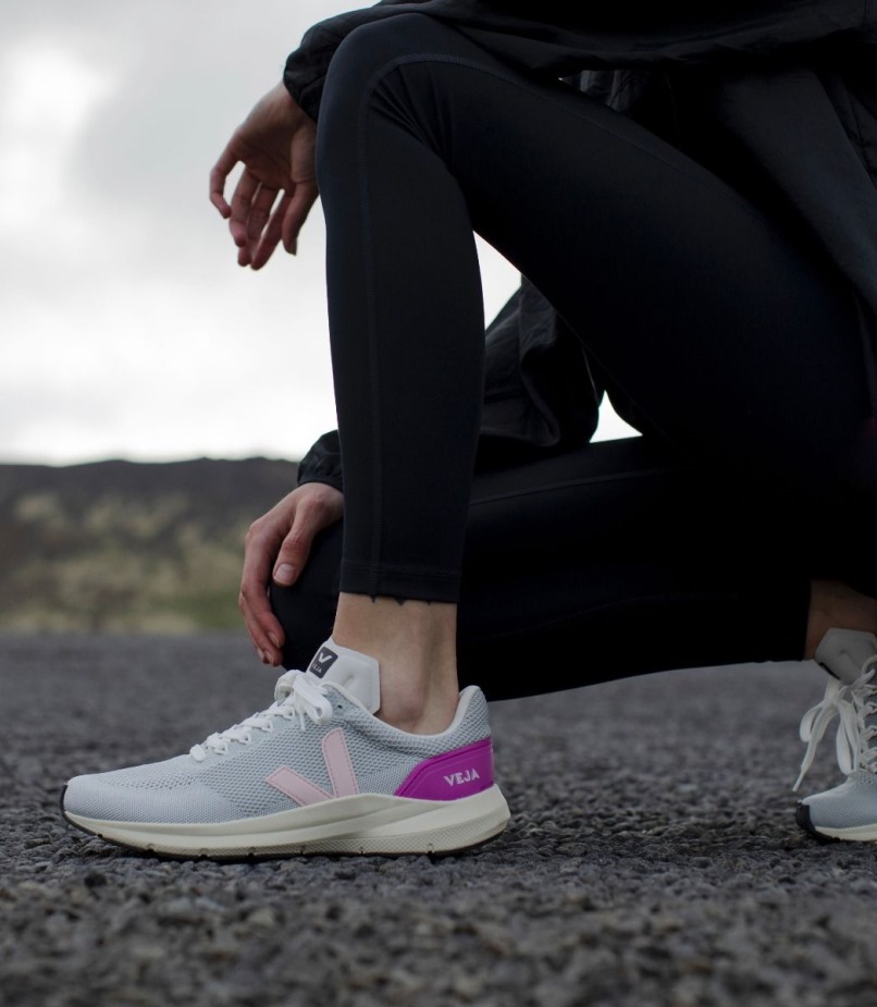 Veja Lt V-knit Polar Petale Collection