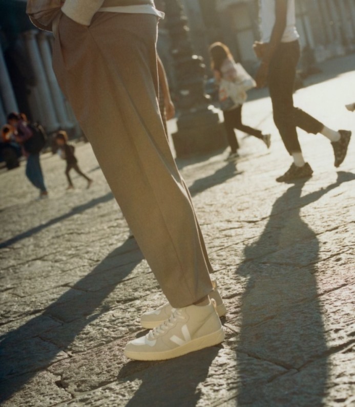 Veja V-15 Nubuck Natural White