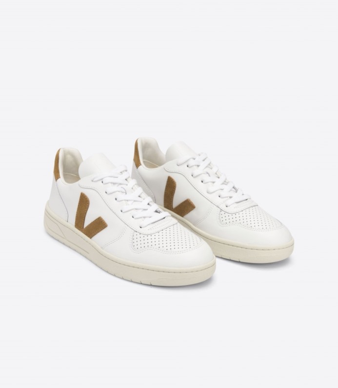 Veja V-10 Couro Camelo Branco
