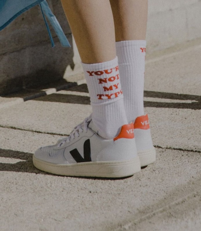 Veja V-10 Couro Branco Náutico Pekin