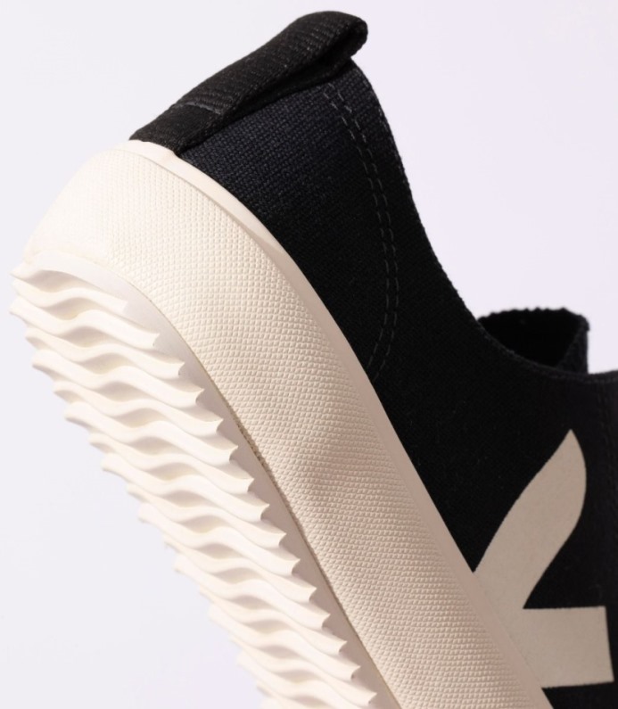 Veja Nova Canvas Black Pierre