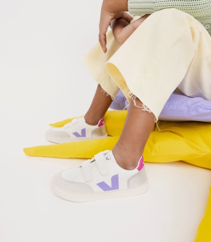 Veja V-12 Cromado Couro Multico Prata